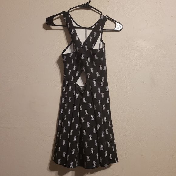 Hollister Pineapple Dress - Picture 4 of 9